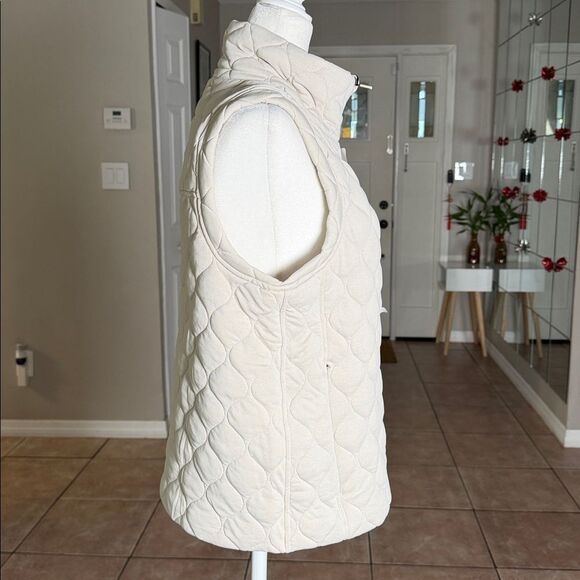 Kirkland Signature Beige Quilted Vest - Picture 3 of 10